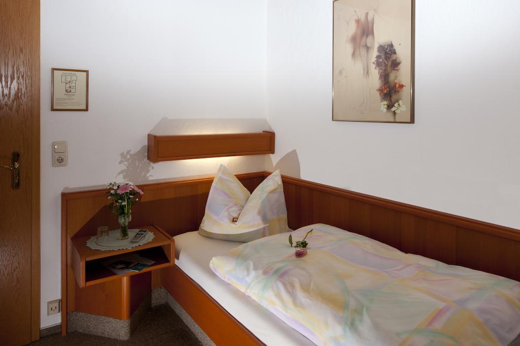 Pension Cafe Suzette Gotha Zimmer foto
