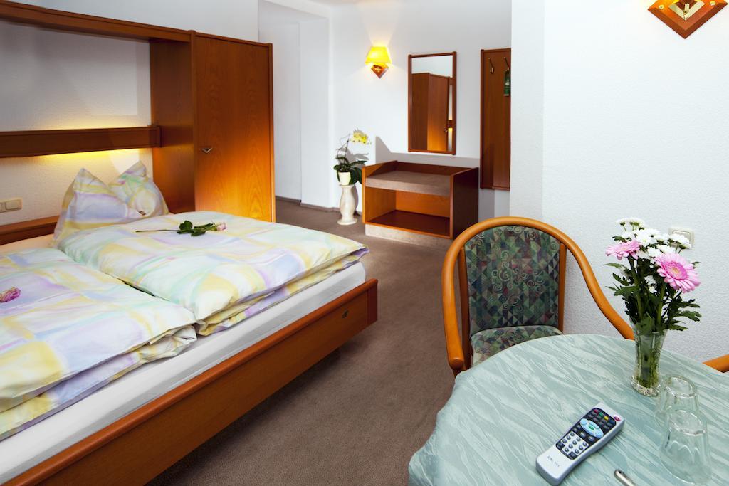 Pension Cafe Suzette Gotha Zimmer foto