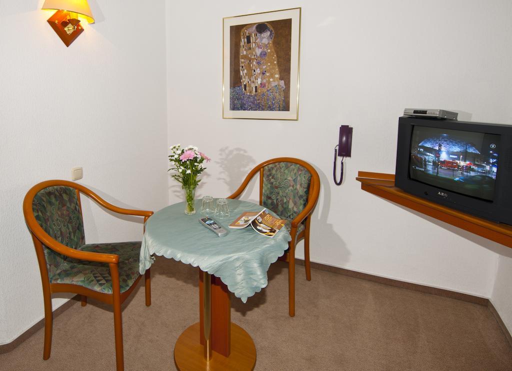 Pension Cafe Suzette Gotha Zimmer foto